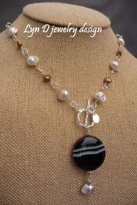 black striped agate with pearl on leather 2